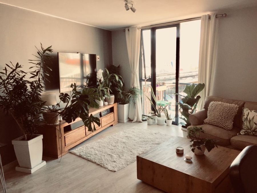 To Let 2 Bedroom Property for Rent in Green Point Western Cape